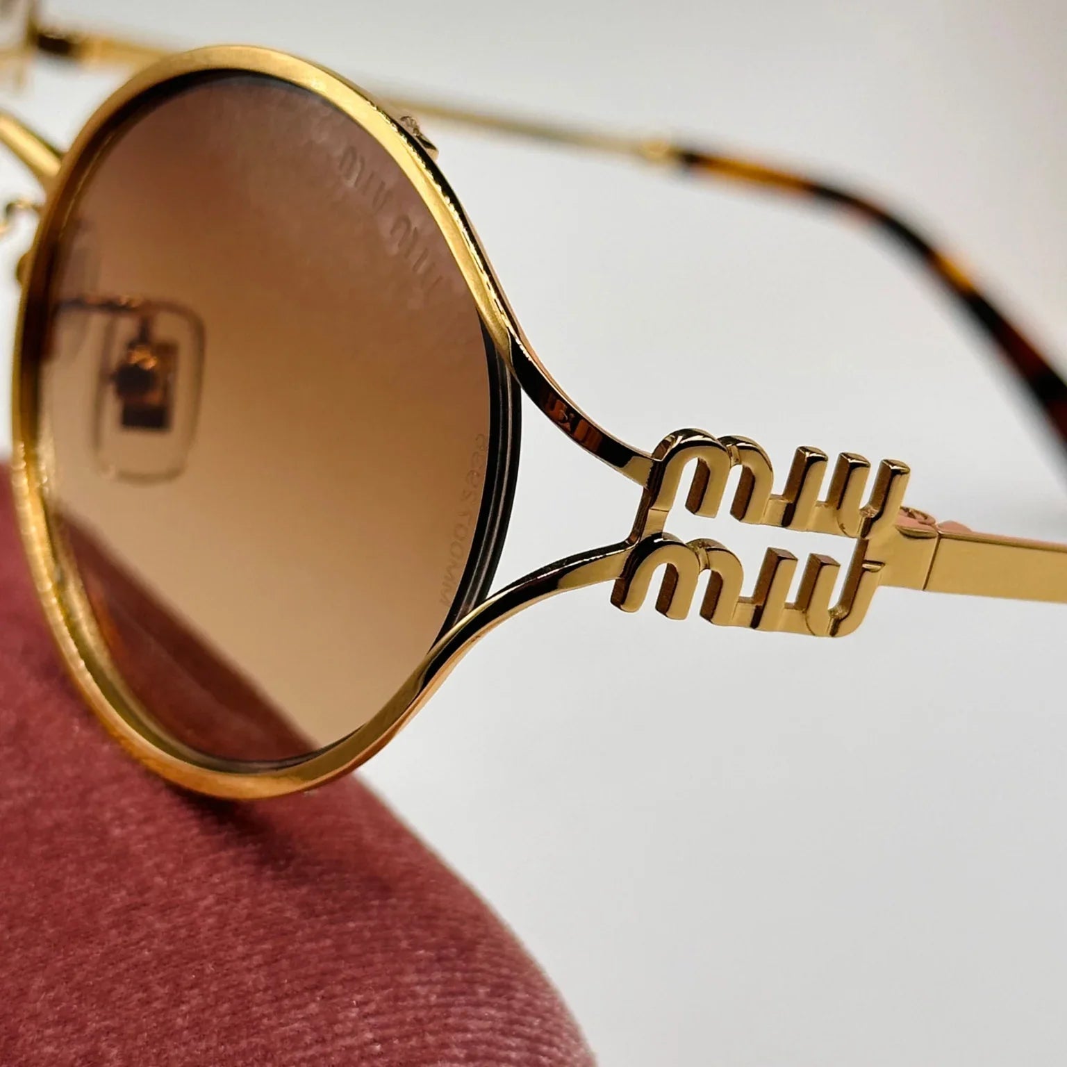 Miu Miu SMU52Y