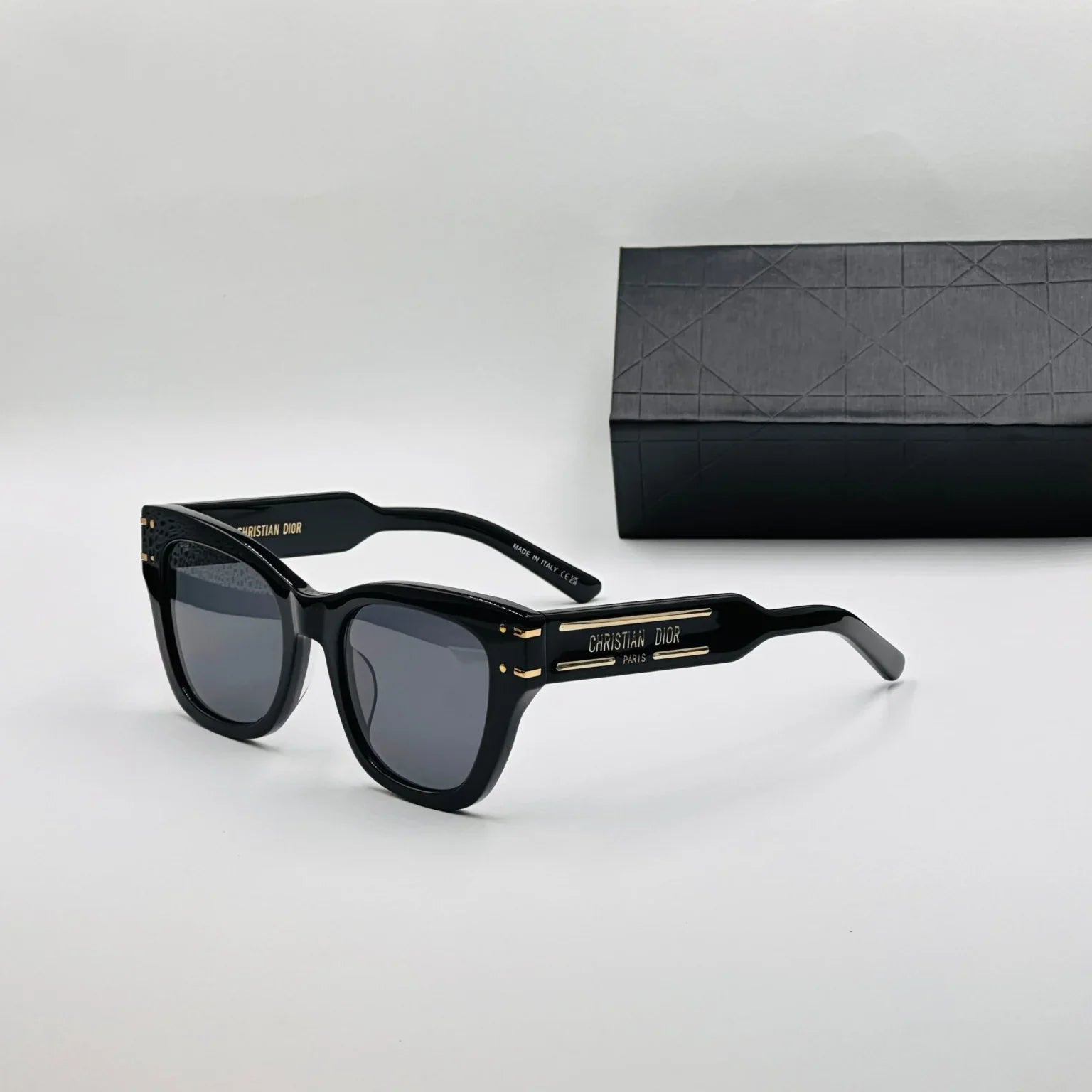 CHRISTIAN DIOR