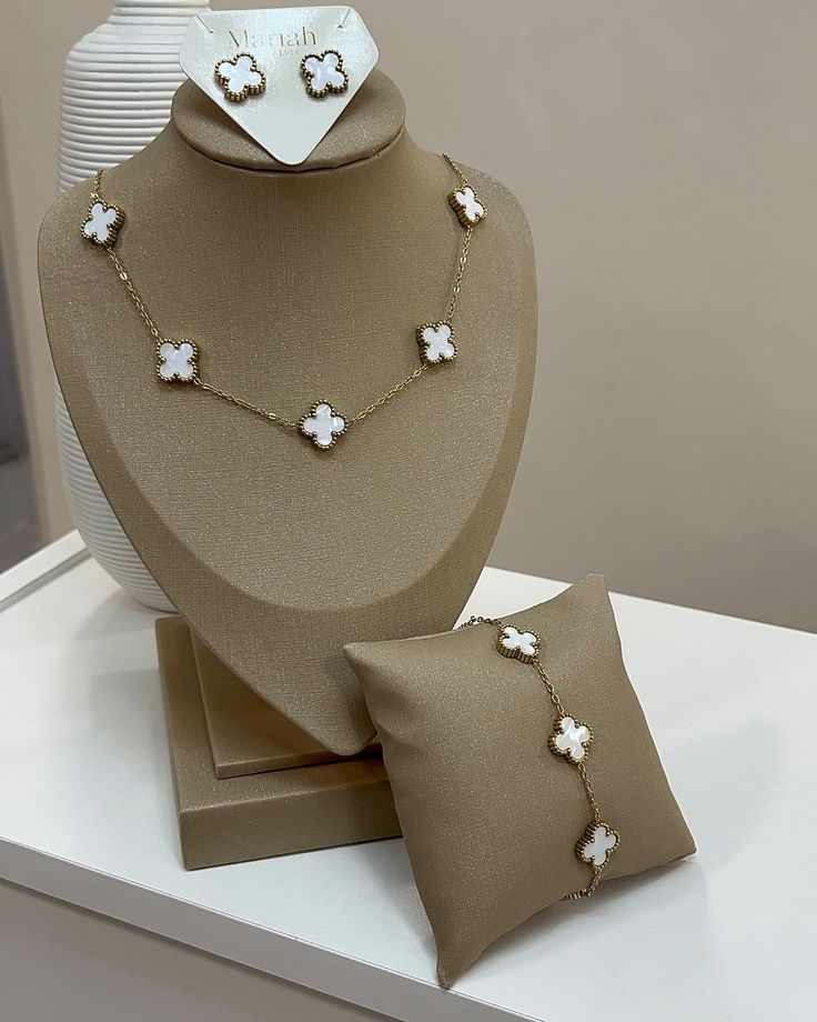 Ensemble Trèfle Blanc Élégant