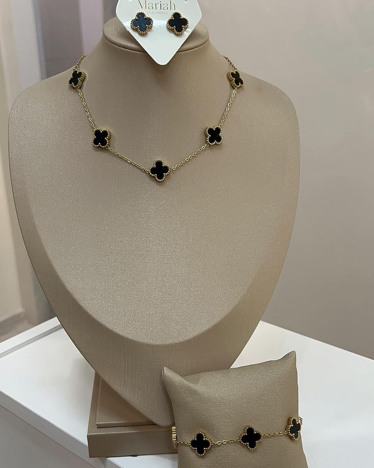Ensemble Trèfle Noir Élégant