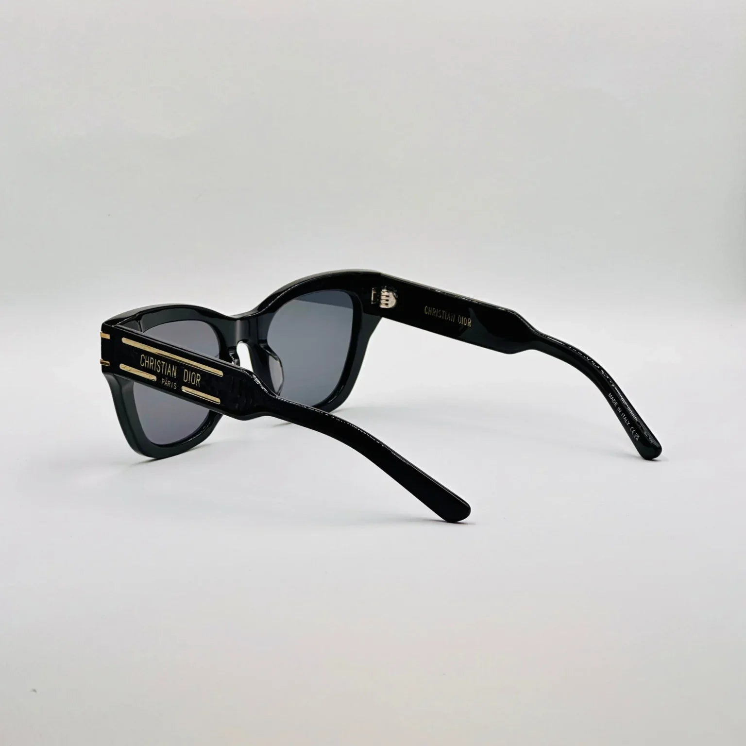 CHRISTIAN DIOR