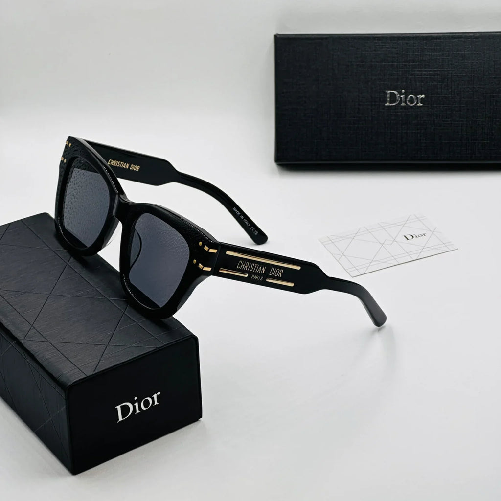 CHRISTIAN DIOR