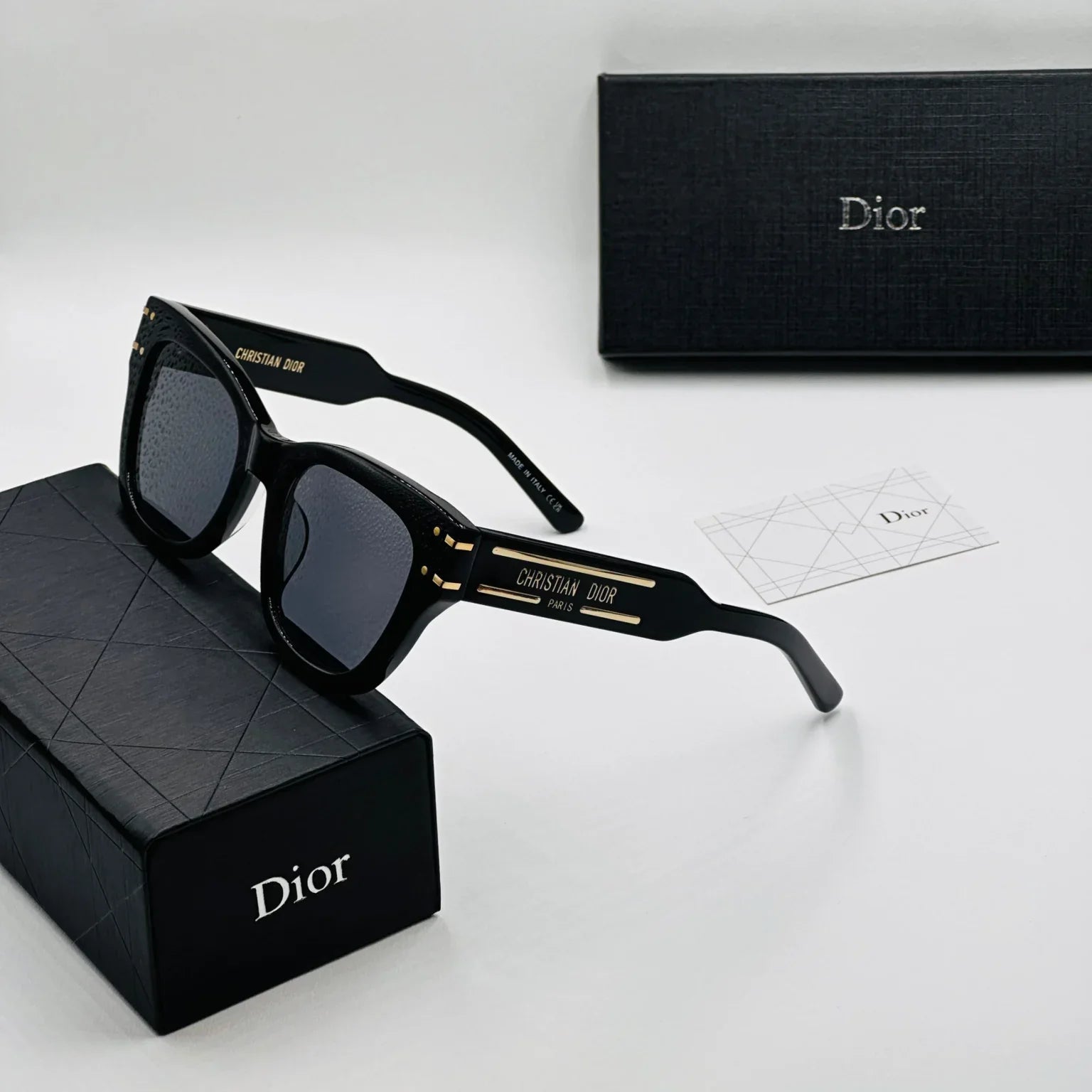 CHRISTIAN DIOR